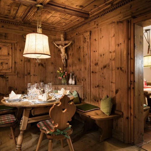 Hotel St Georg, ski accommodation in Bad Hofgastein, cosy restaurant nook
