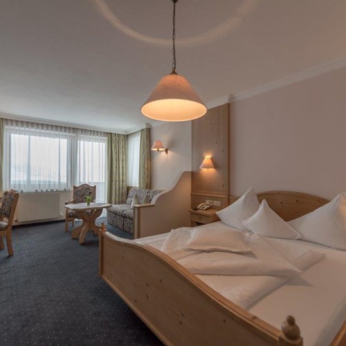Burghotel Alpenguhn-Ski Accommodation in Obergurgl-double room with sofa