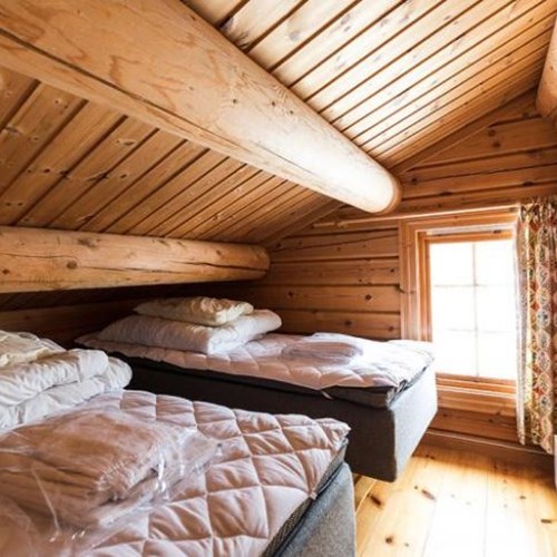 Bardola log cabins-Geilo-Norway-bedroom in the eaves