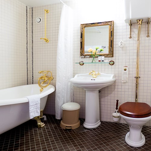 Bathroom at Fretheim Hotel-Flam-Norway