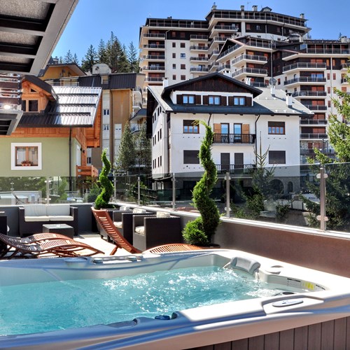 Hotel Serendipity Sauze d'oulx-Italy-outdoor hot tub on terrace