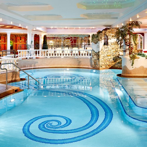 Hotel-Neue-Post-Mayrhofen-indoor-swimming-pool
