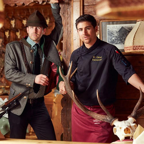 Hotel-Neue-Post-Mayrhofen-staff-in-traditional-dress