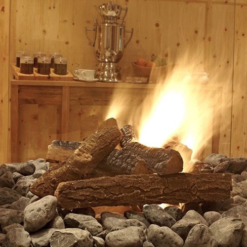 log-fire-at-Hotel-Sonnblick-Karpun-ski-destination-in-Austria