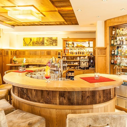 Hotel-Sonnblick-Kaprun-ski-resort-Austria-bar
