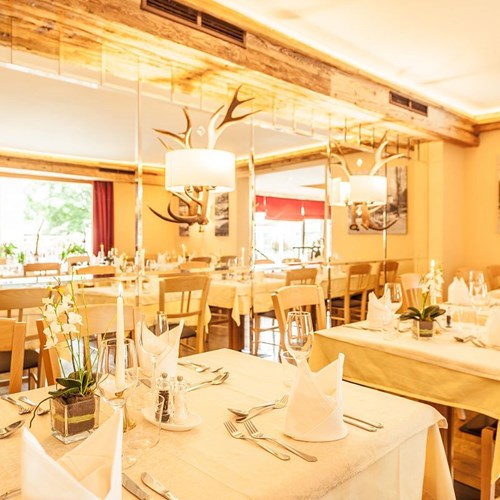 restaurant-at-Hotel-Sonnblick-Karpun-ski-destination-in-Austria