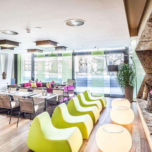 Hotel-Lederer's-Living-design-hotel-Kaprun-dining area