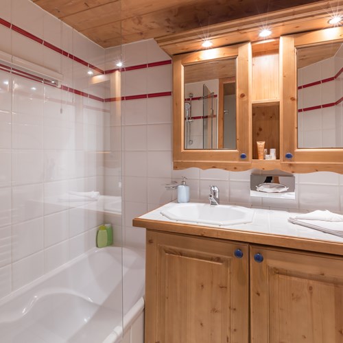 Les-Fermes-de Méribel-Meribel-France-bathroom