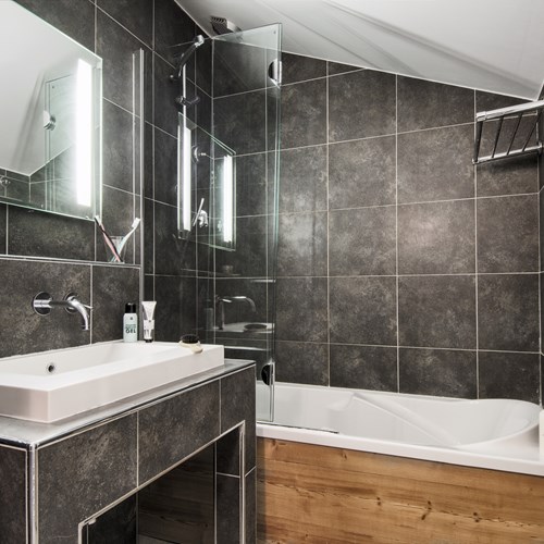 Les-Chalets-du-Forum-Courchevel-1850-bathroom