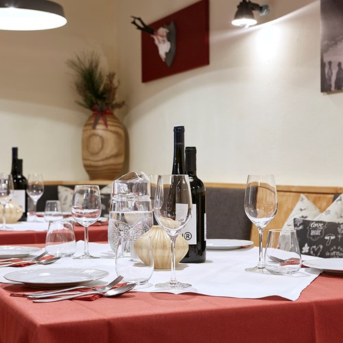 Chalet Amalien Haus dining table St Anton