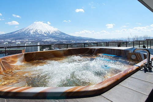 Ki-Niseko-Penthouse-Jacuzzi.jpg