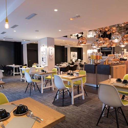 Hotel-Aigle-des-Neiges-Val-dIsere-dining-area.jpg