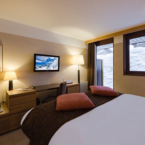 Hotel-Aigle-des-Neiges-Val-dIsere-double-room.jpg