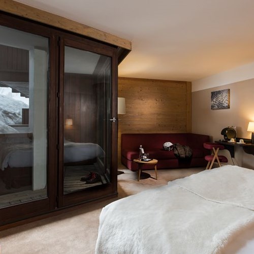 Hotel-Aigle-des-Neiges-Val-dIsere-guest-room.jpg