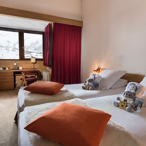 Hotel-Aigle-des-Neiges-Val-dIsere-twin-room.jpg