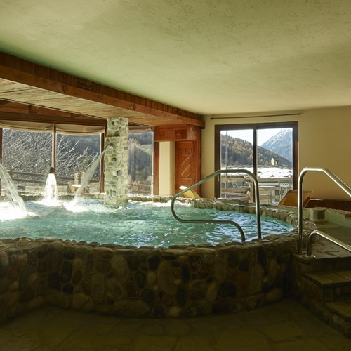 Grand-Hotel-Besson-Sauze-Doulx-indoor-swimming-pool