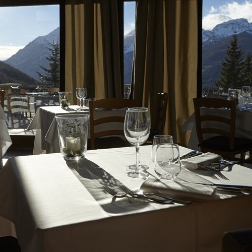 Grand-Hotel-Besson-Sauze-Doulx-table-by-window
