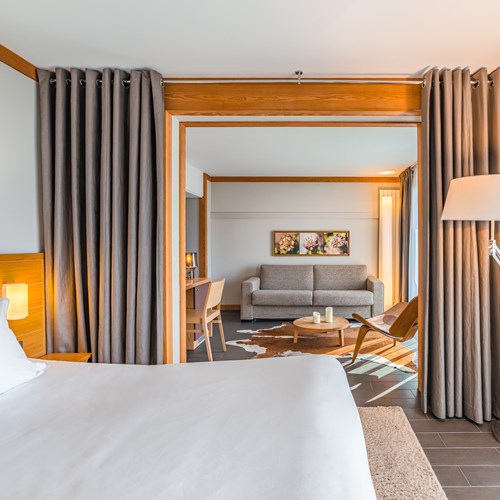 Hotel Le Morgane guest room with living area