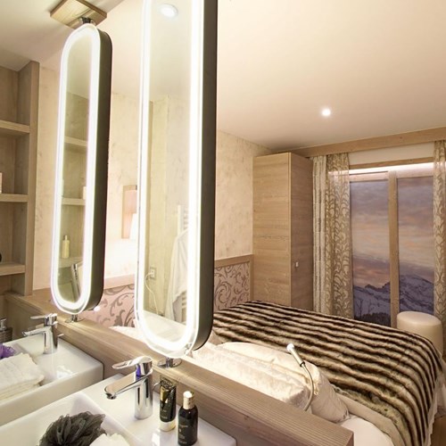 l'hévana apartments in Meribel, ensuite bedroom