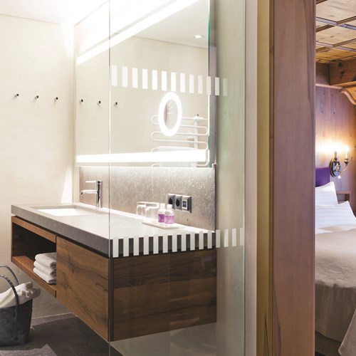 Elisabeth Hotel, luxury ski accommodation in Mayrhofen, Austria. En suite