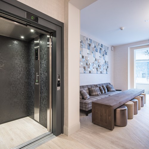 Lobby area with lift Le White Champery