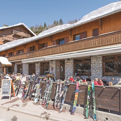Exterior of Chalet Hotel Les Grangettes and Jacks bar