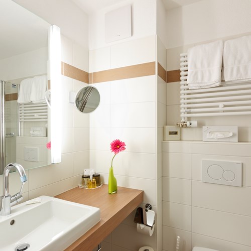 bathroom in the superior rooms at Hotel Derby in Grindelwald