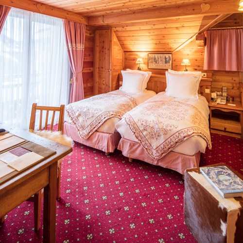 Hotel Chalet Mounier twin bedroom.jpg