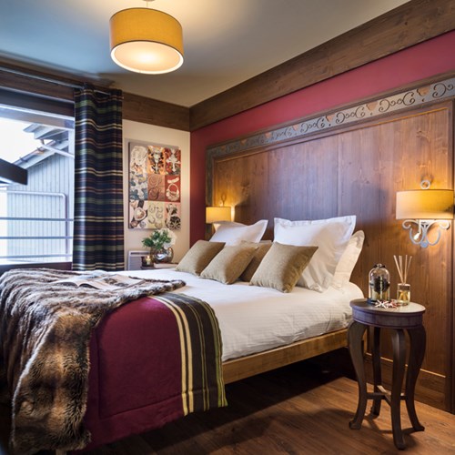 Hotel Le Hameau du Kashmir double bed.jpg