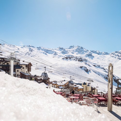 Hotel Le Hameau du Kashmir on the slopes.jpg
