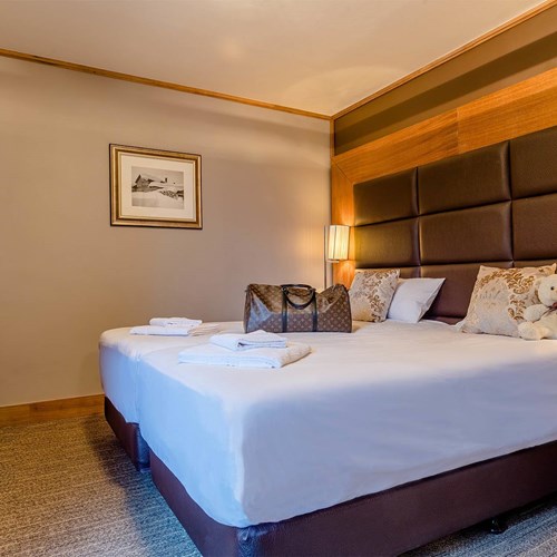 Hotel Ibiza Les Deux Alpes bedroom corner.jpg