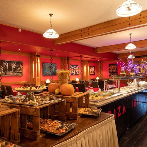 Hotel Ibiza Les Deux Alpes buffet.jpg