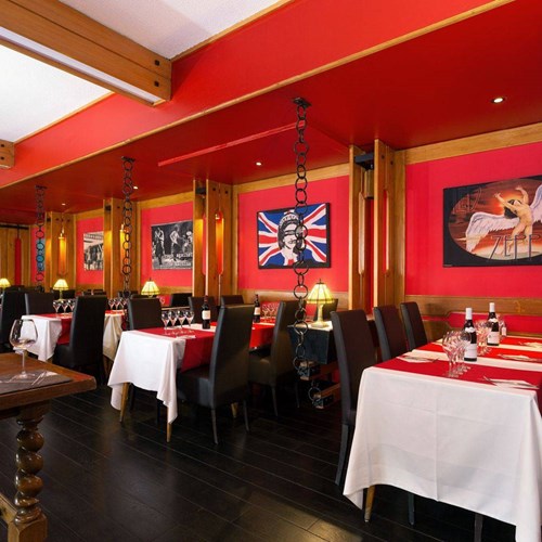 Hotel Ibiza Les Deux Alpes dining evening.jpg