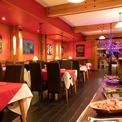 Hotel Ibiza Les Deux Alpes dining room.jpg