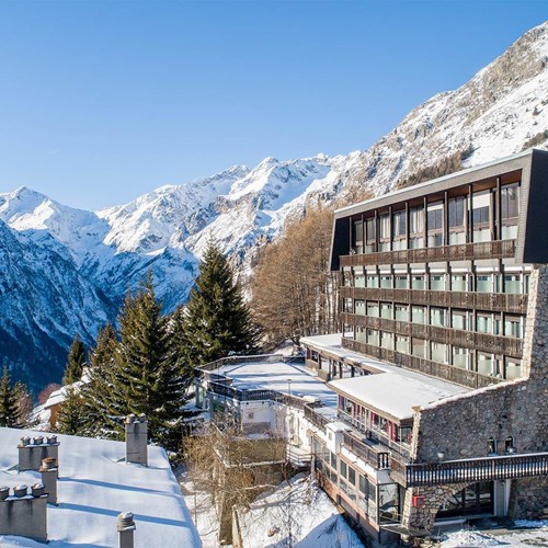 Hotel Ibiza Les Deux Alpes exterior.jpg