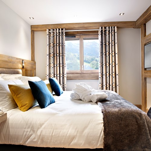 Chalet Elena master bedroom.jpg