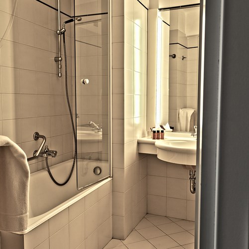Hotel La Torre shower bath.jpg