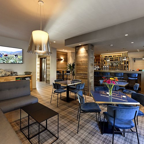 Du Parc Hotel bar and lounge.jpg