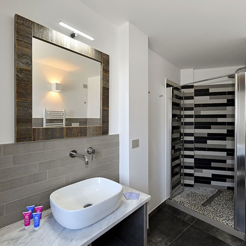 Du Parc Hotel bathroom.jpg
