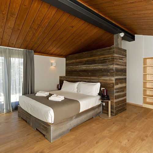 Du Parc Hotel bedroom.jpg