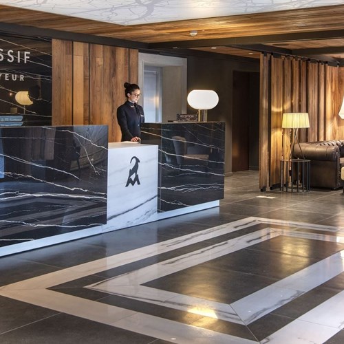 Le Massif reception desk.jpg
