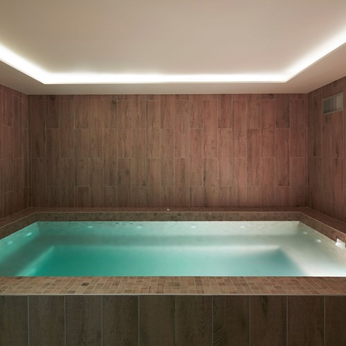 ski in ski out hotel Trois Vallees in Courchevel-Indoor pool