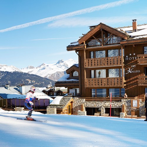 ski in ski out hotel Trois Vallees in Courchevel-skiing past the hotel