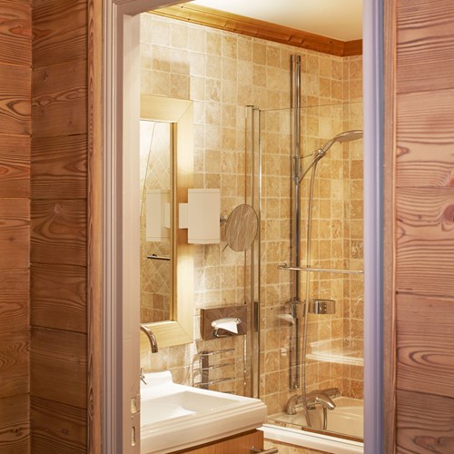 ski in ski out hotel Trois Vallees in Courchevel-bathroom