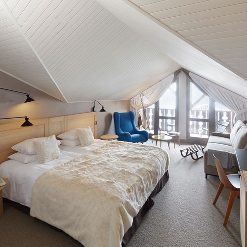 ski in ski out hotel Trois Vallees in Courchevel-bedroom in the eaves