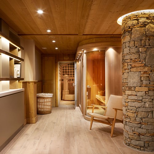 ski in ski out hotel Trois Vallees in Courchevel-wellness area