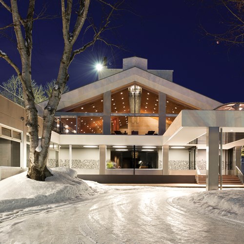Greenleaf ski hotel - Niseko - Japan - front entrance to hotel