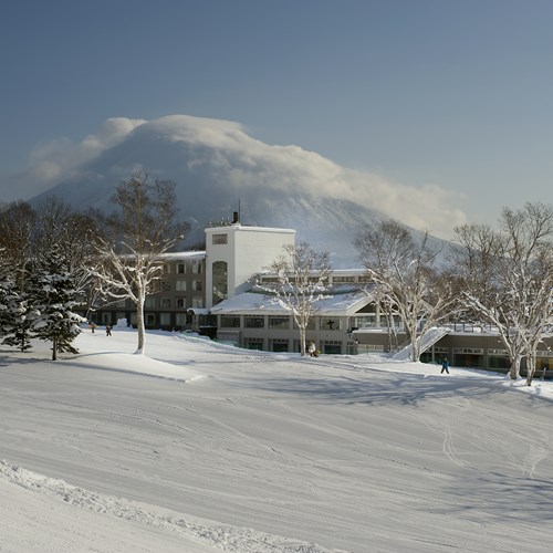 Greenleaf ski hotel - Niseko - Japan - hotel from the ski slopes