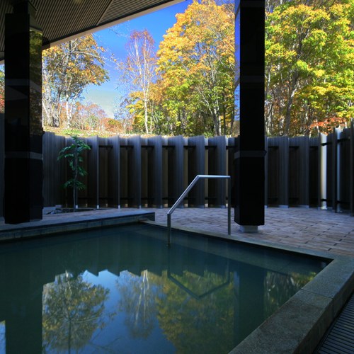 Niseko northern resort-Ski Japan-outdoor onsen
