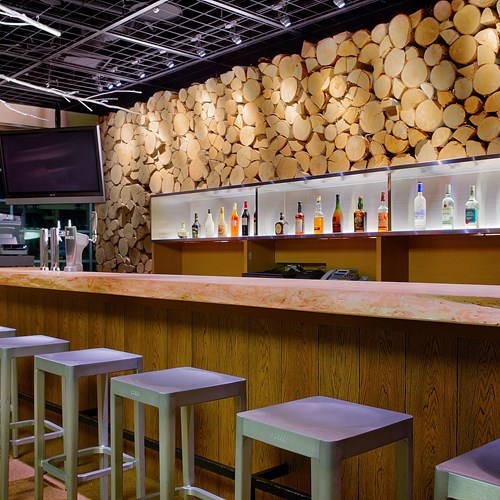 Ski Hotel Hilton Niseko Village - Japan skiing - Bar